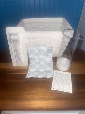 Rodan + Fields White Microneedle Derma Roller in Clear Blister Pack